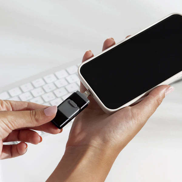 4 i 1 mobiltelefon U Disk