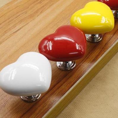 Fargerikt hjerteformet toalettinnføringshjelpemiddel/Love toilet tank press