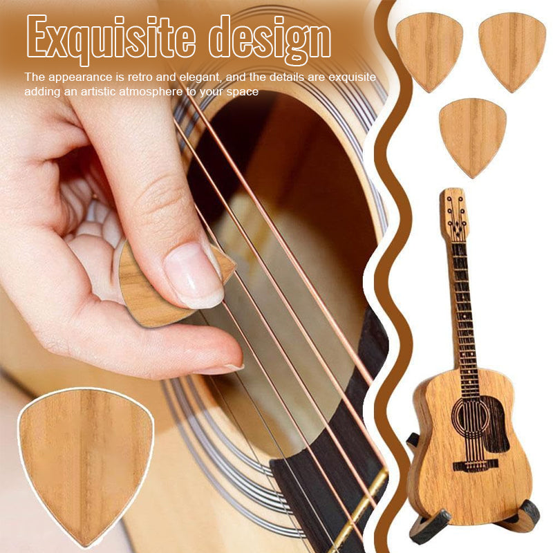 Gitarformet plekterholder i tre