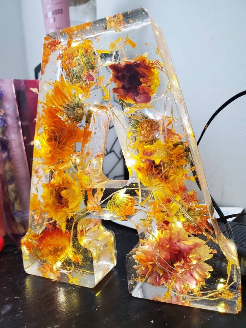 🌸Nattlampe med blomster i harpiks