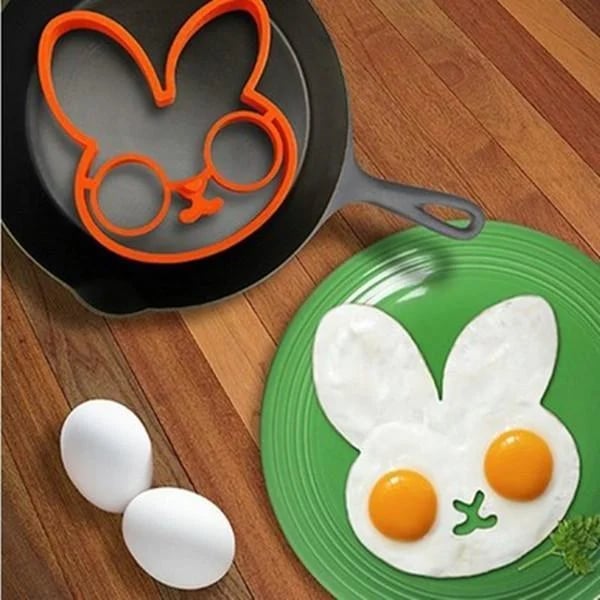 Form til stekt egg med halloween-skrekkskalle