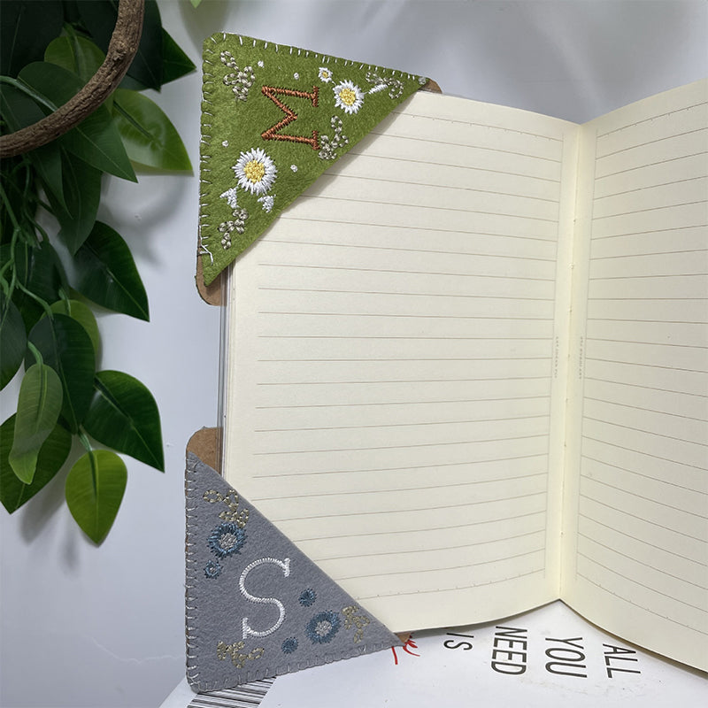 Personlig håndbrodert hjørnebokmerke