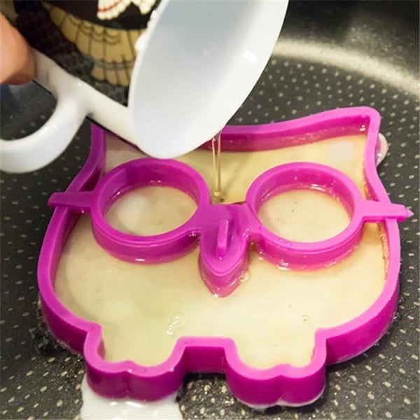 Form til stekt egg med halloween-skrekkskalle